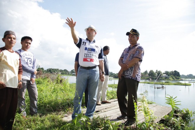 Walikota Jambi, Syarif Fasha saat meninjau sejumlah proyek di Kota Jambi.